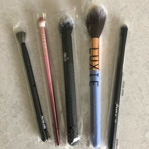 Lot of 5 Brushes Makeup / Cosmetic